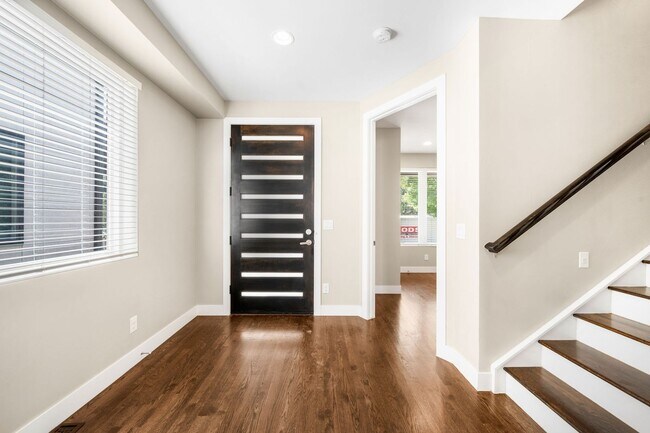 Building Photo - 3BD, 4BA Sunnyside Home With Office and Rooftop Deck