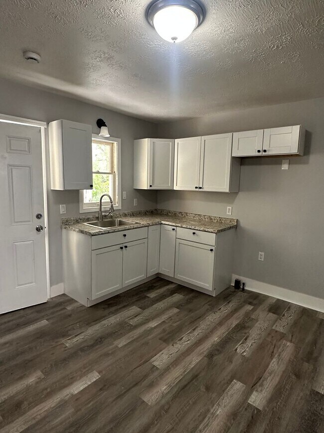 Building Photo - Warner Rd 4 Bedroom Single