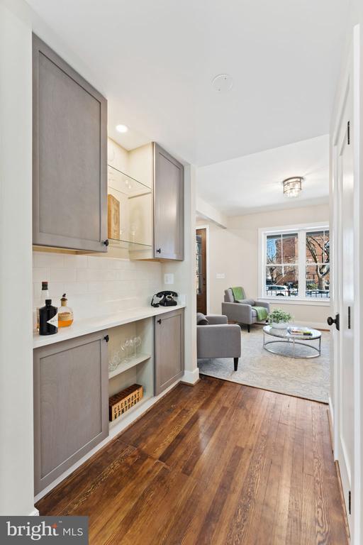 Building Photo - 705 Kentucky Ave SE