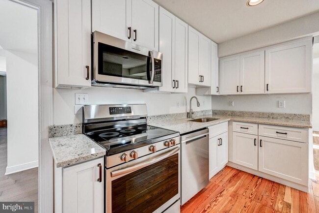 Building Photo - 804 Oella Ave