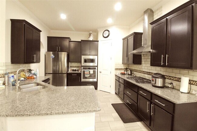 Building Photo - 15100 Iveans Way