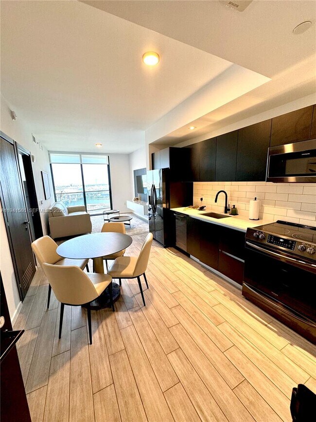 Building Photo - 398 NE 5th St