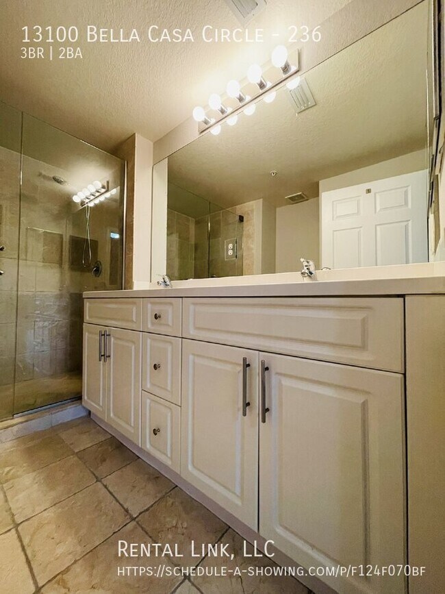 Building Photo - 13100 Bella Casa Cir