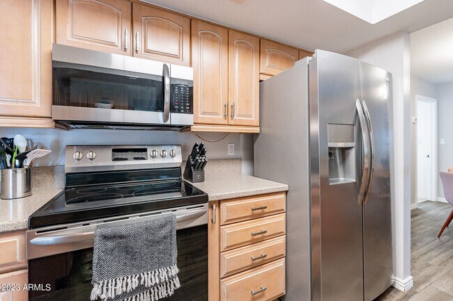 Building Photo - 4016 S Holbrook Ln