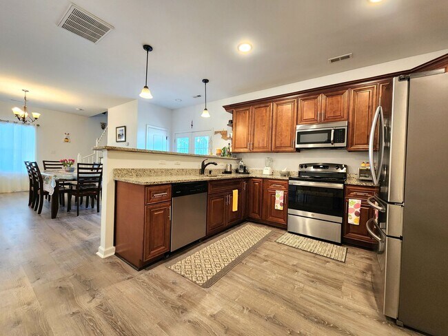 Building Photo - 4 Bedroom Single Family Home near Naval Station Norfolk