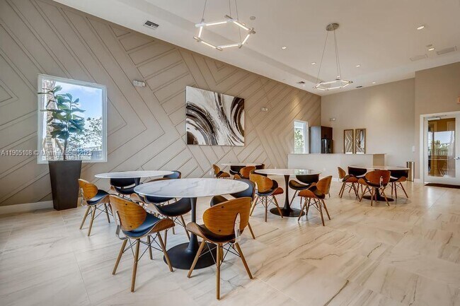 Building Photo - 441 NE 5th Terrace