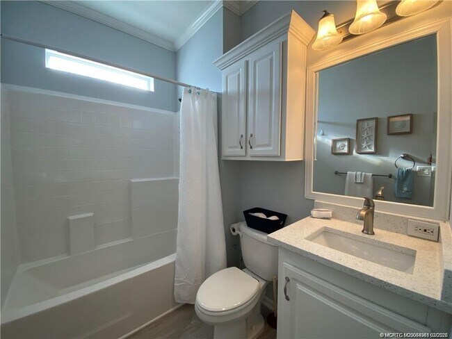 Building Photo - 18 NE Nautical Pl