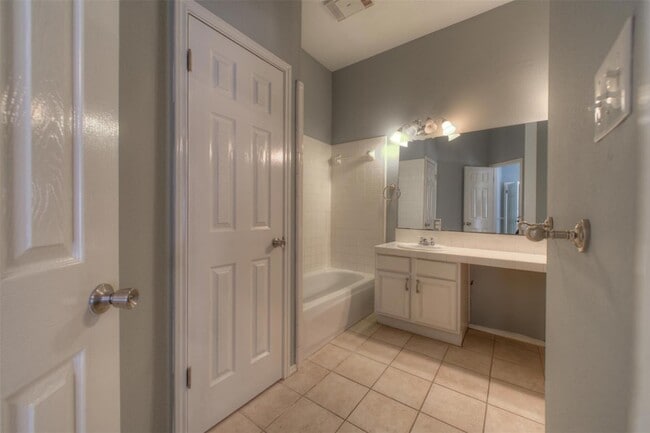 Building Photo - 2311 Lasso Dr