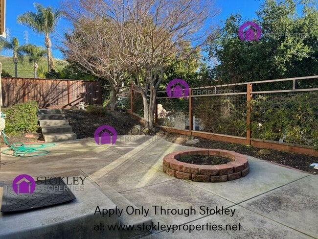 Building Photo - 2133 Bluerock Cir