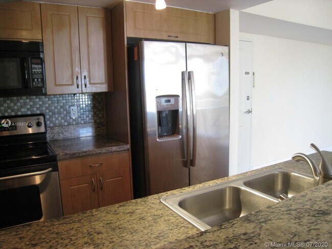 Building Photo - 1555 N Treasure Dr