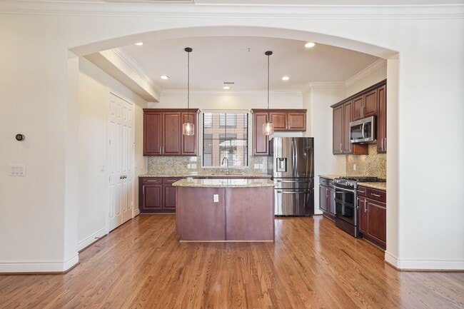 Building Photo - 1402 Wheeler Ave