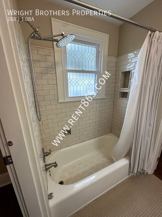 Building Photo - 2525 Bernhurst Dr