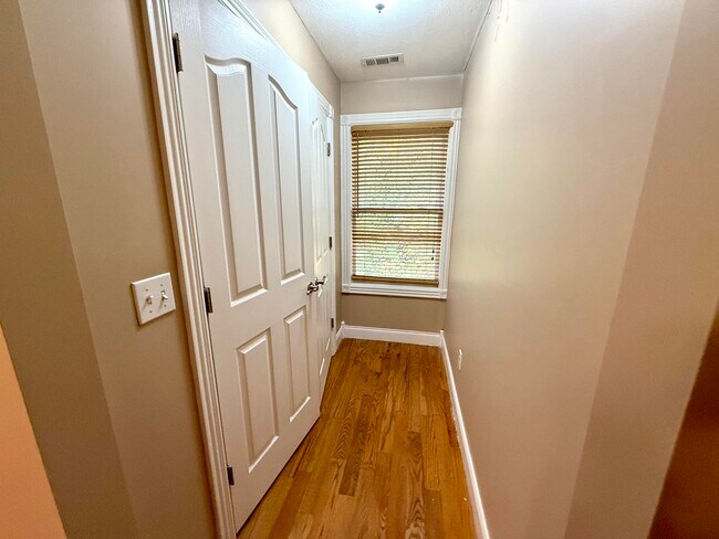 Building Photo - 51 Lee's Ford Dock Rd