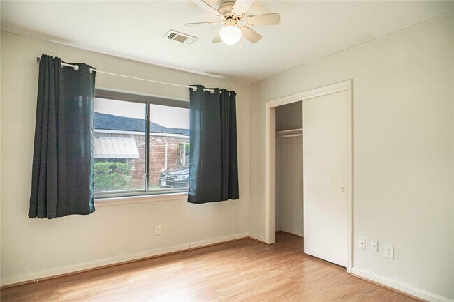 Building Photo - 8819 Hazen St