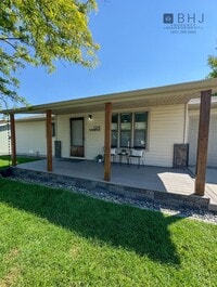 Building Photo - Dog Friendly 2 bed/ 1 bath HOUSE for Rent!