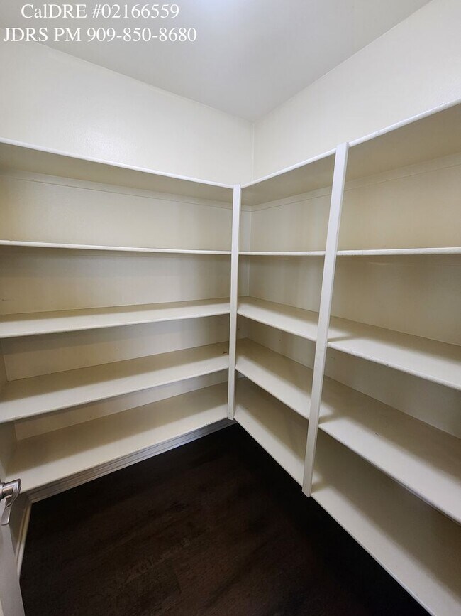 Building Photo - PRICE LOWERED! Upland 3 Bedroom Condo