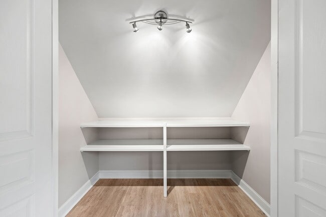 Building Photo - Spacious, Beautiful East Asheville Home