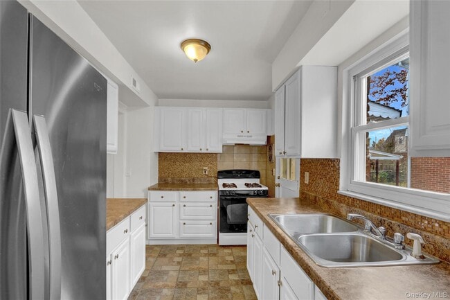 Building Photo - 330 Harvard Rd