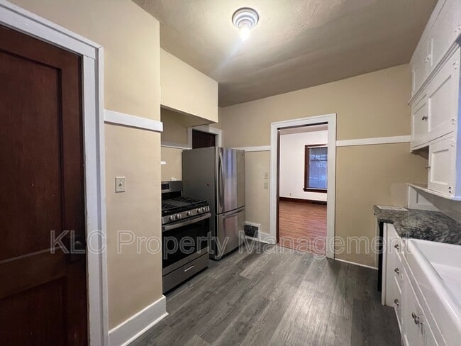 Building Photo - 2222 E 12th St