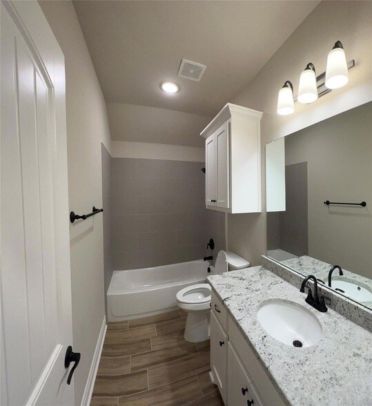 Building Photo - 901 Tippit Ln