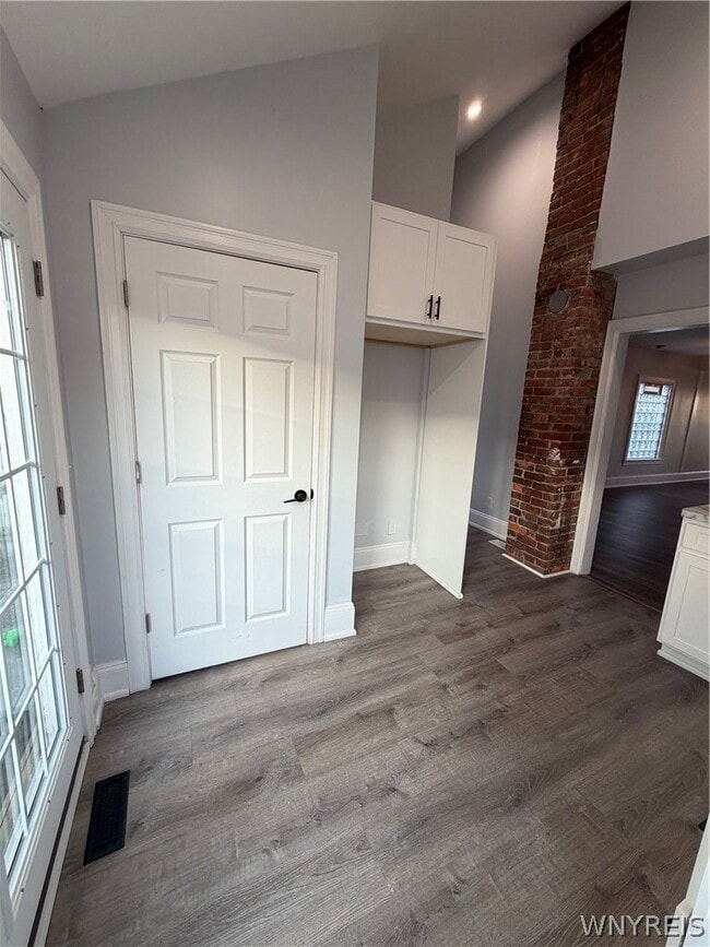 Building Photo - 18 Buffum St