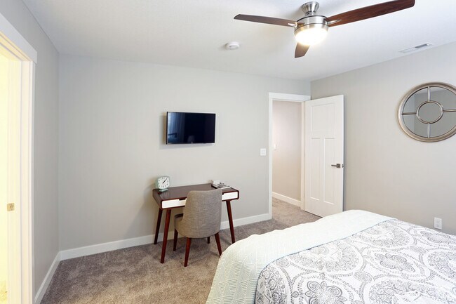 Building Photo - 2 Bedroom, 2.5 Bath Premium Townhome