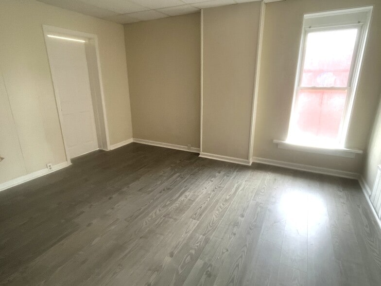 Building Photo - 239 W 16th St