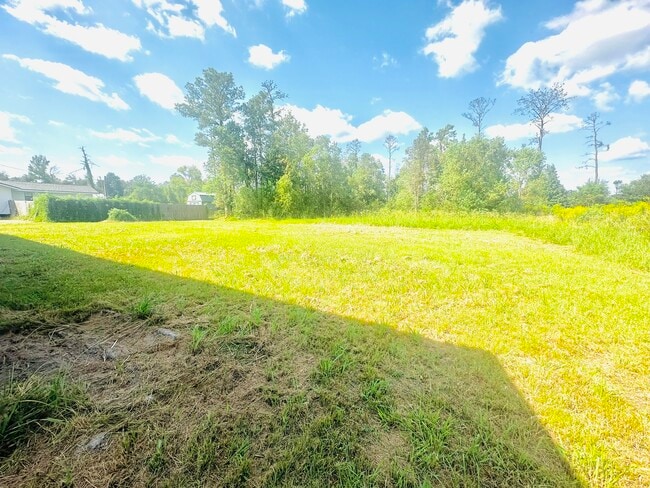 Building Photo - 207 Juniper Rd