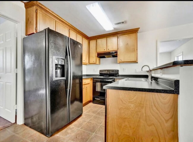 Building Photo - 305 S Calhoun St