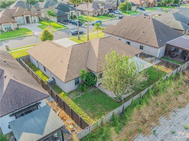 Building Photo - 3818 Oregon Dr