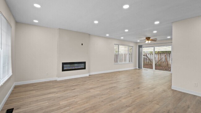 Building Photo - 493 Landsdown Cir