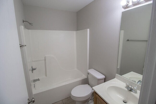 Building Photo - 1413 Greensboro Dr