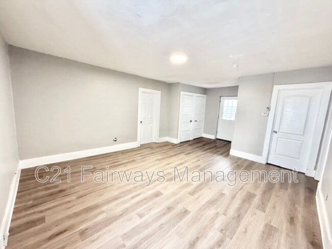 Building Photo - 1907 Delaware Ave