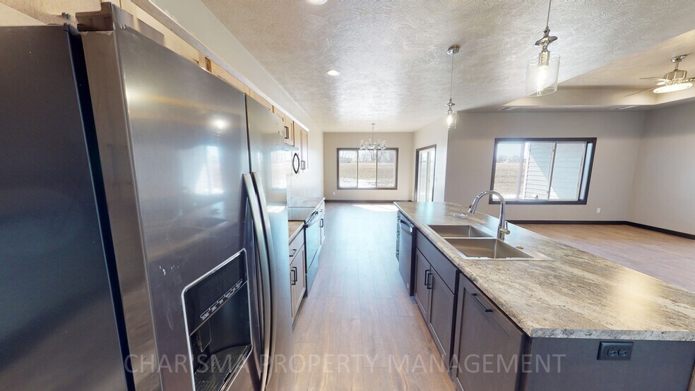 Building Photo - 4526 W Graceland Pl