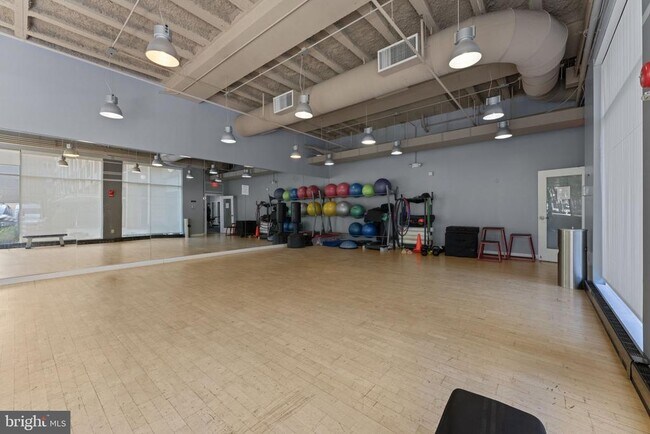 Building Photo - 355 I St SW