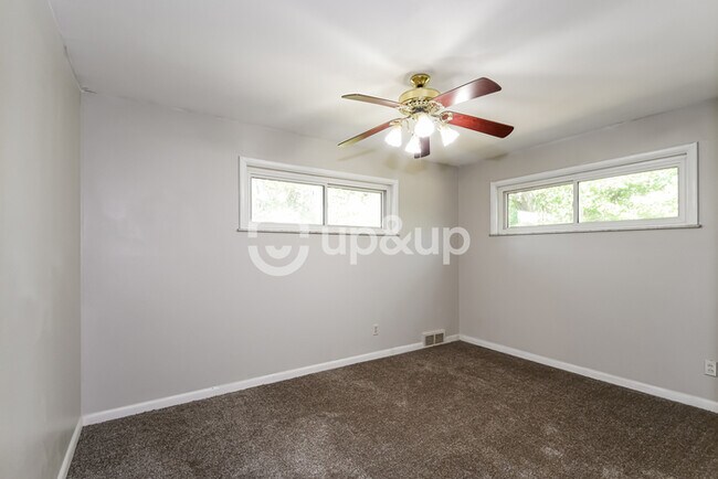 Building Photo - Fantastic 3bd/1.5ba home! Coming soon!