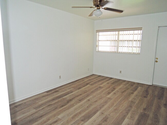 Building Photo - 322 Colony Ln