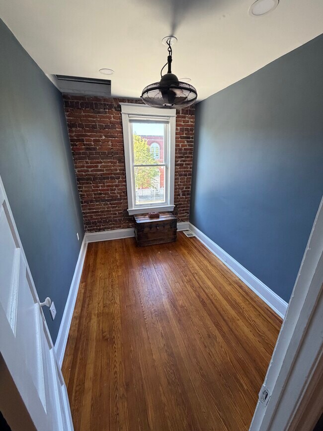 Building Photo - 1214 Neal St NE
