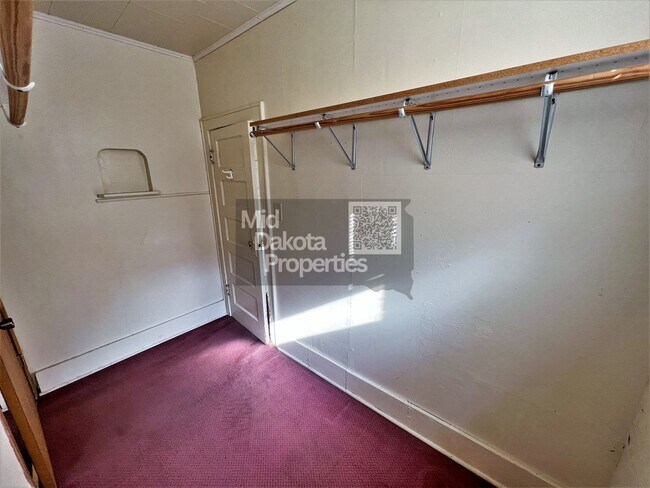 Building Photo - 1200 E 3rd-2 Bedroom house