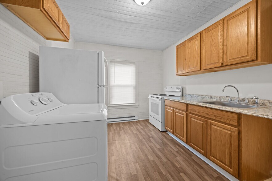 Kitchen - 313 Burton Ave