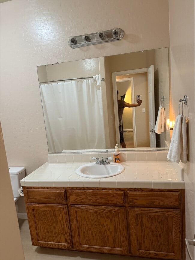 Building Photo - 6137 E Cortland Ave