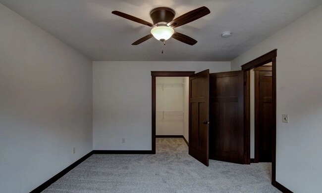 Building Photo - Beautiful Twin Home on the North Side of E...