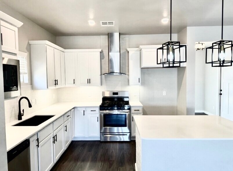 Building Photo - 533 NW 176th St