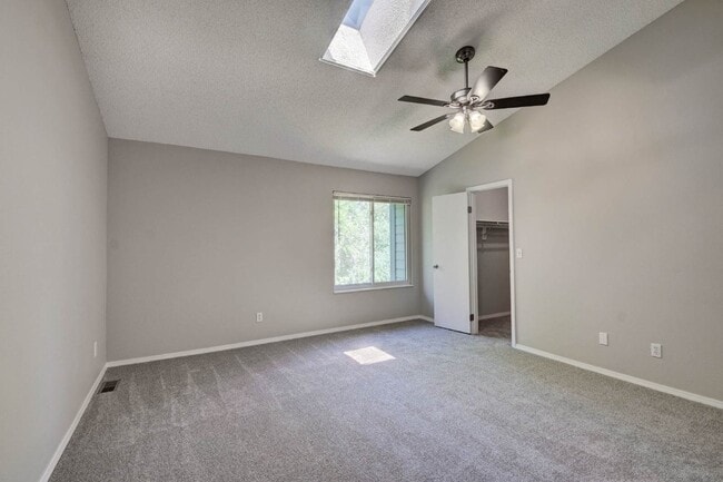 Building Photo - $2,025 - 2 Bed, 2.5 Bath Unit in Lakewood with In-Unit Laundry!