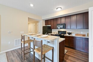 Building Photo - Carlton at Berkshire