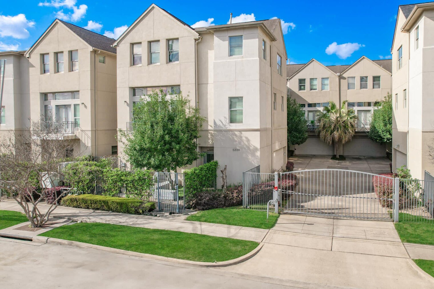 Building Photo - 5336 Darling St