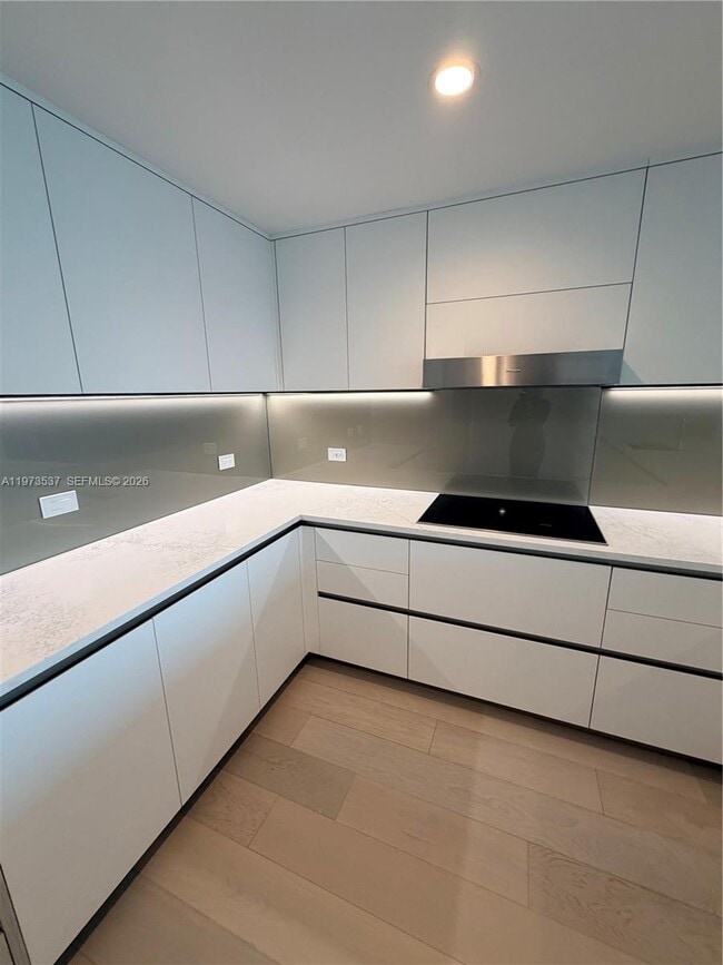 Building Photo - 9201 E Bay Harbor Dr