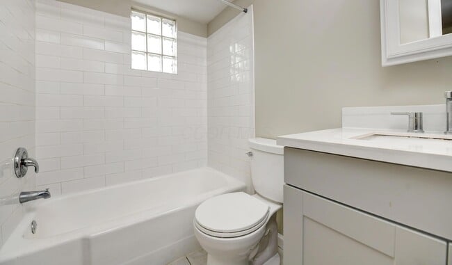 Building Photo - 458 Miller Ave