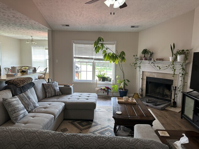 Building Photo - 590 Americana Dr