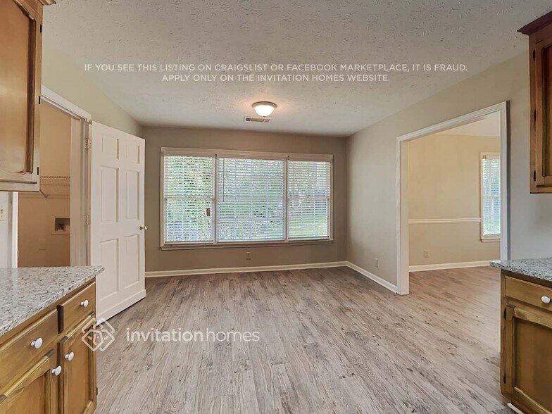 Building Photo - 561 Black Creek Dr